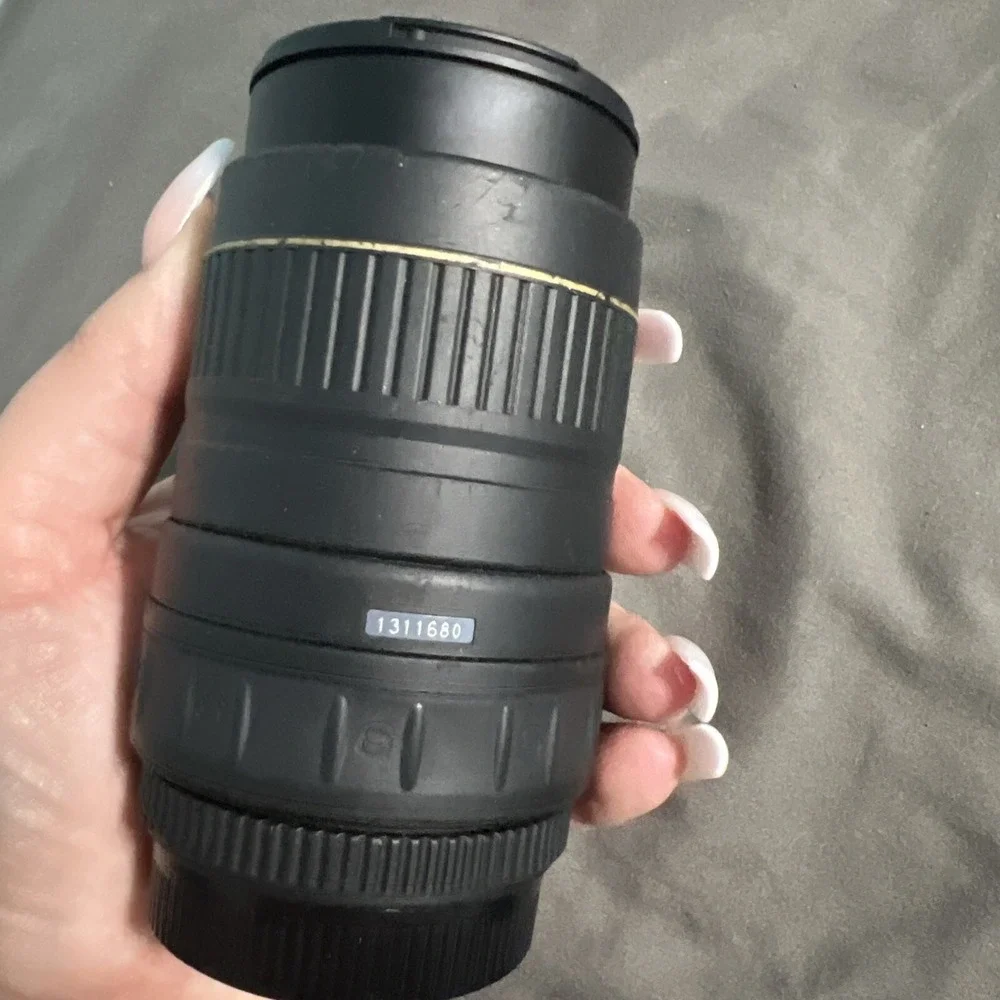 Quantaray 100-300mm 1:4.5-6.7 Autofocus Zoom for Pentax AF Lens W/ 55mm UV Lens